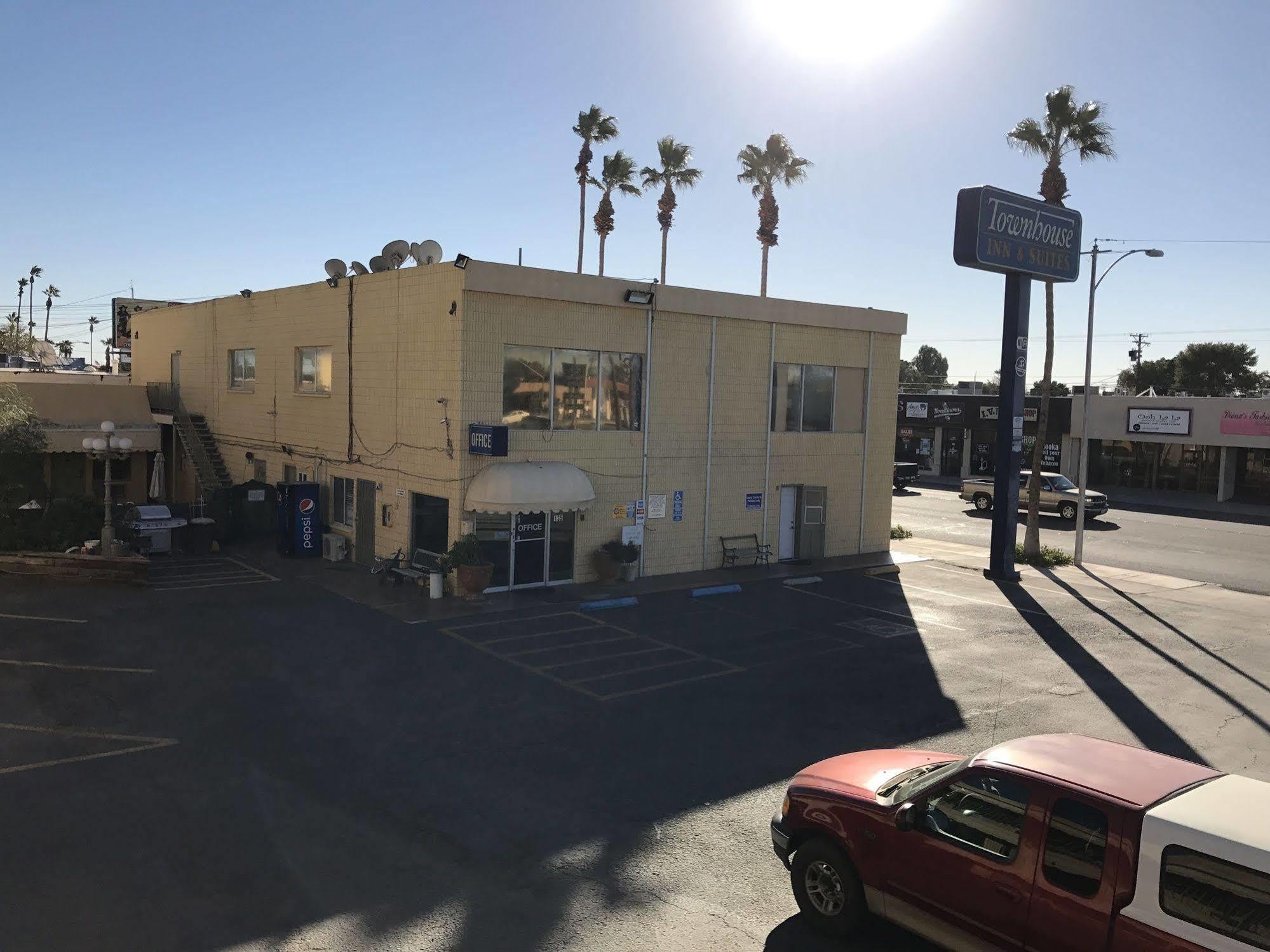 Brawley Townhouse Inn And Suites المظهر الخارجي الصورة